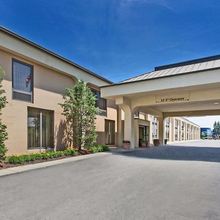 Отель Baymont By Wyndham Southfield/Detroit Экстерьер фото