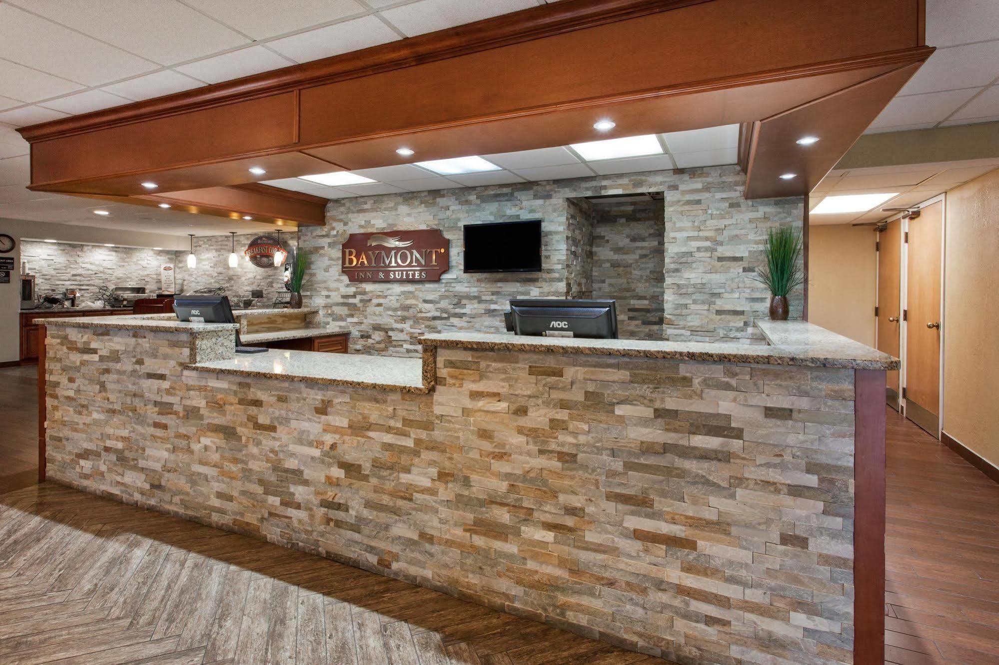 Отель Baymont By Wyndham Southfield/Detroit Экстерьер фото
